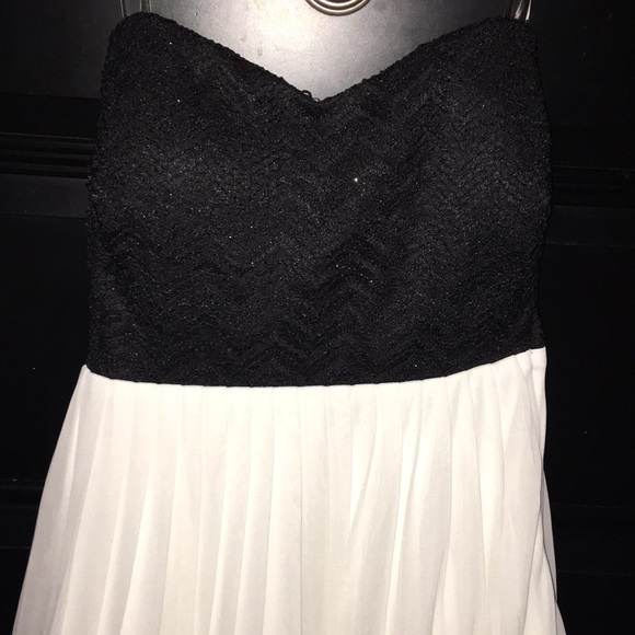 Short flowy dress - Picture 2 of 4